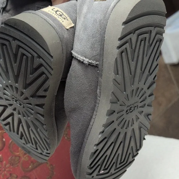 UGG Bailey Button Triplet Boot - Picture 2 of 7